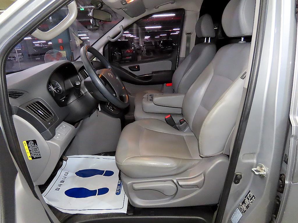 HYUNDAI Starex - Vista 6