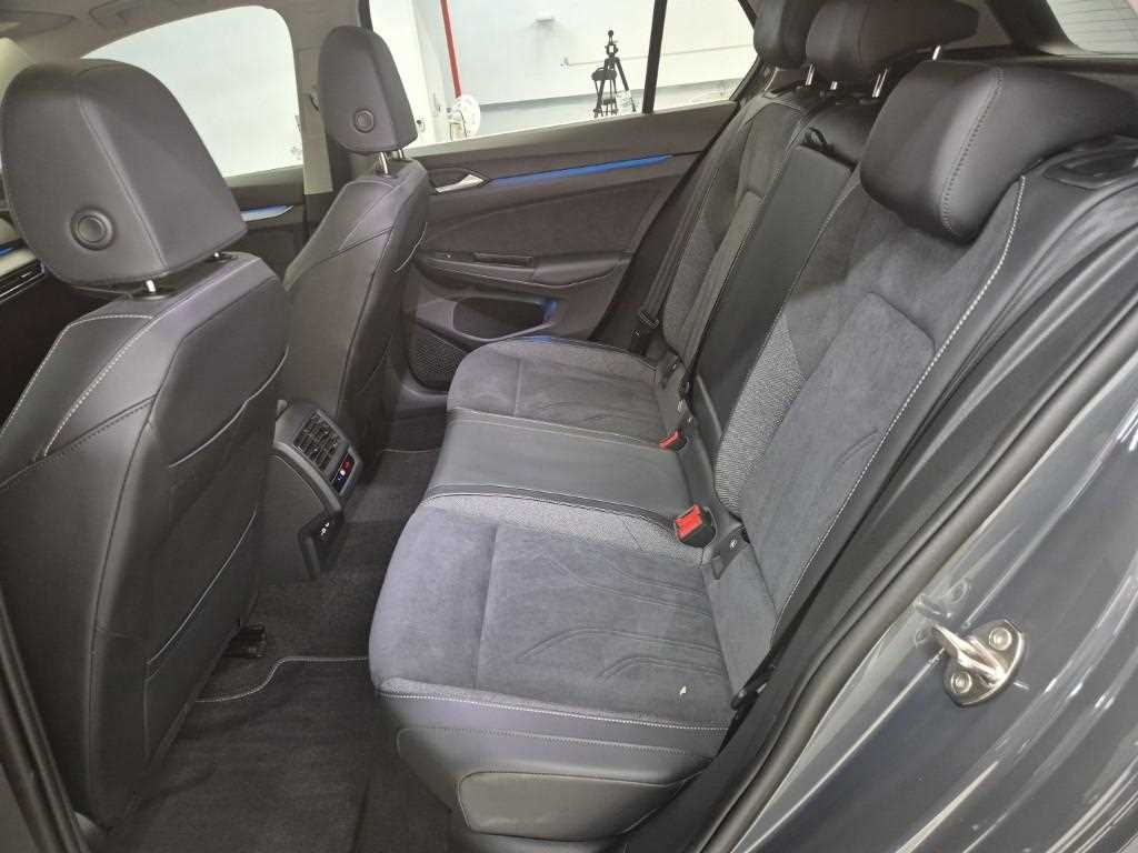 Volkswagen Golf - Vista 12
