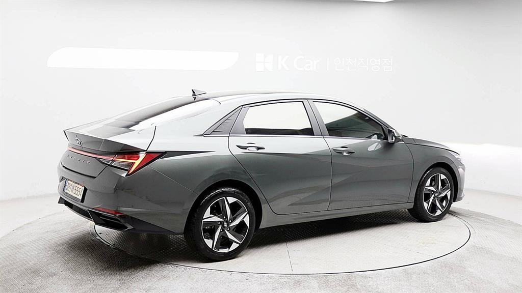 HYUNDAI Avante - Vista 3