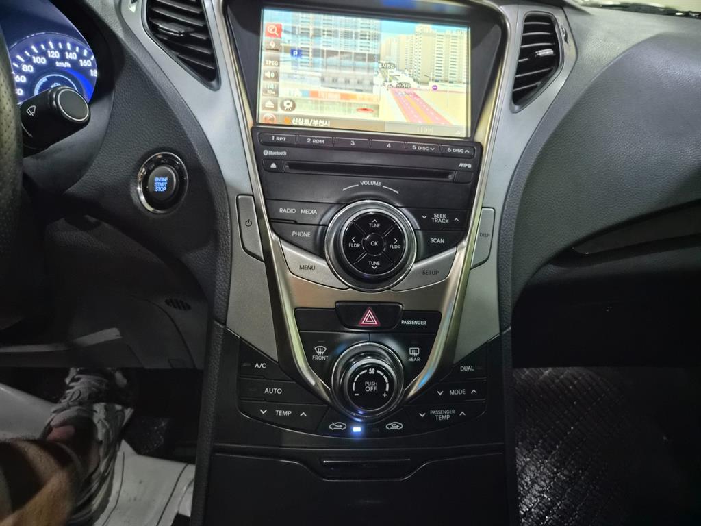 HYUNDAI Grandeur - Vista 11