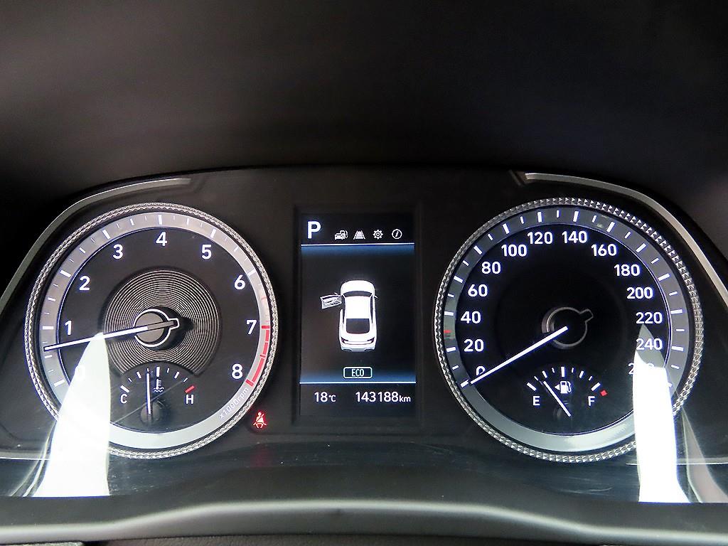 HYUNDAI Sonata - Vista 9