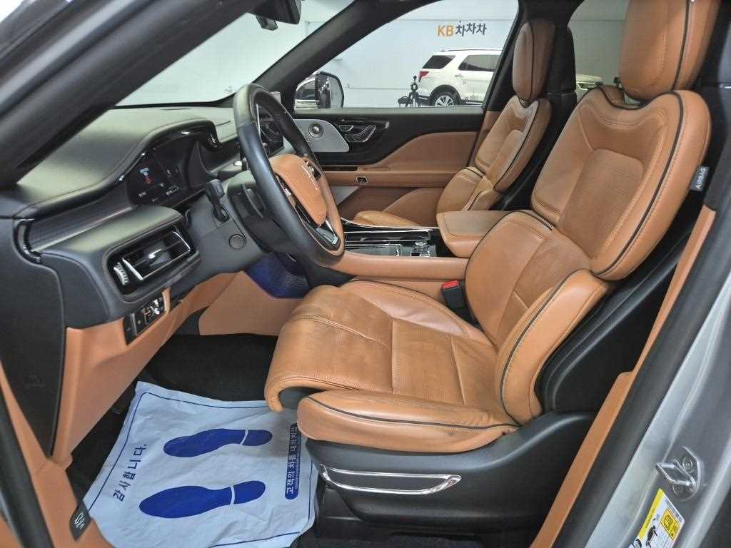Lincoln Aviator - Vista 11