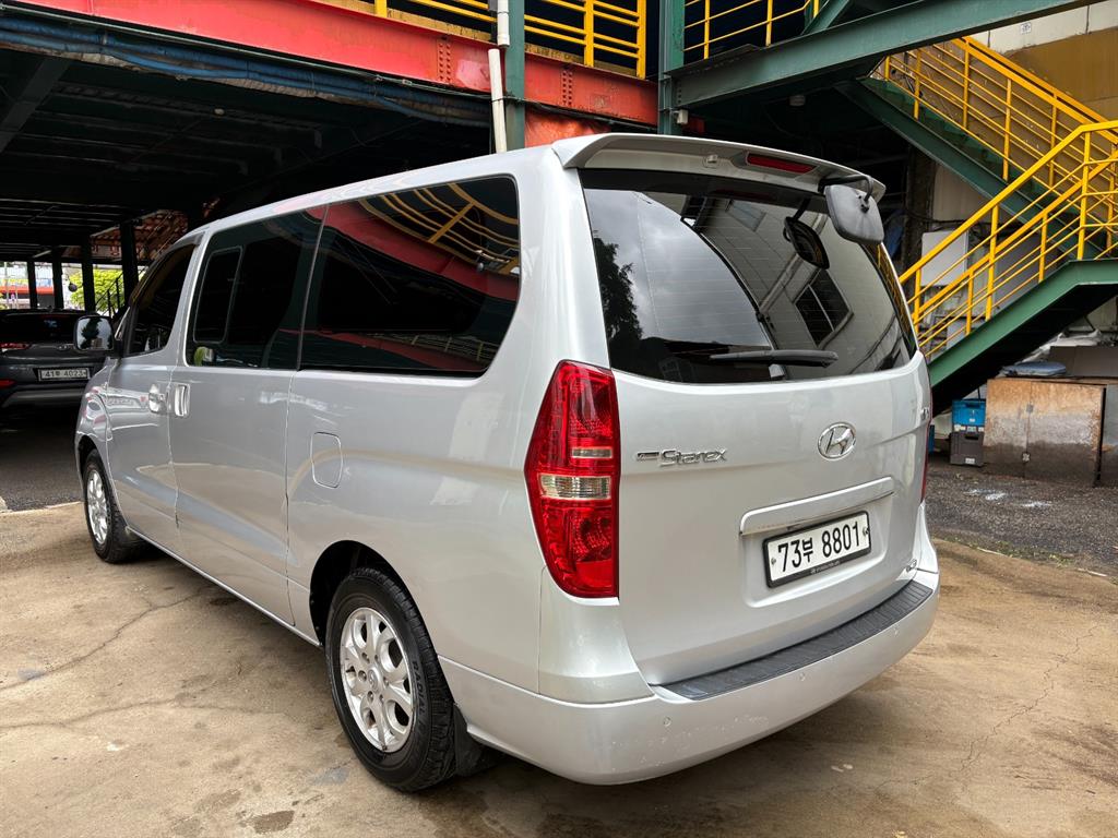 HYUNDAI Starex - Vista 2