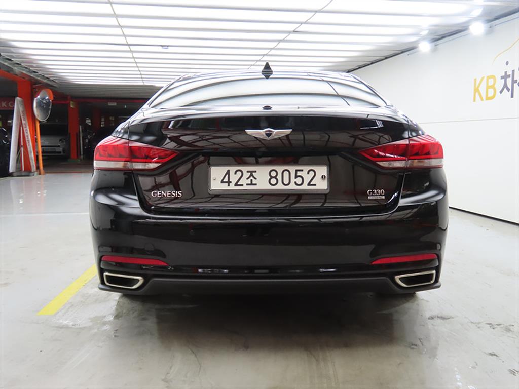 HYUNDAI Genesis - Vista 3