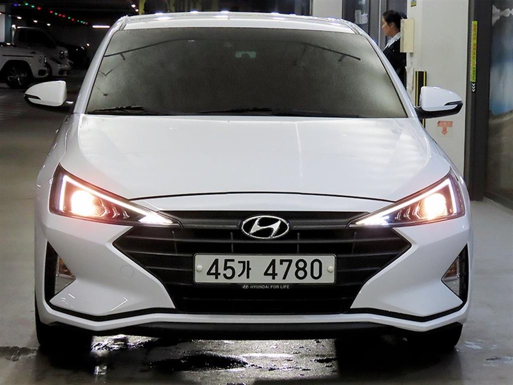 HYUNDAI Avante - Vista 2