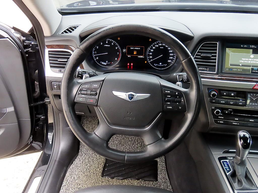 HYUNDAI Genesis - Vista 8