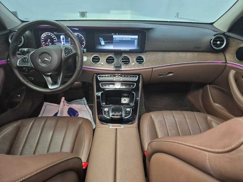 Mercedes Benz E class - Vista 7