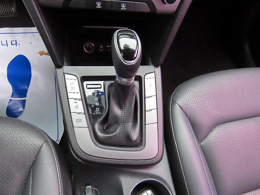 HYUNDAI Avante - Vista 10