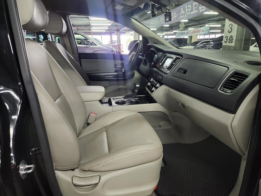 KIA Carnival - Vista 10