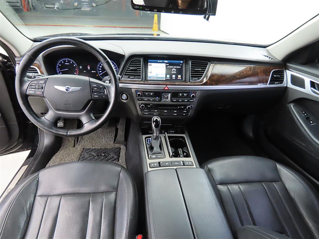 HYUNDAI Genesis - Vista 7