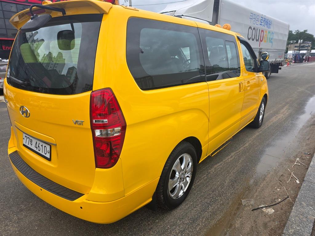 HYUNDAI Starex - Vista 5