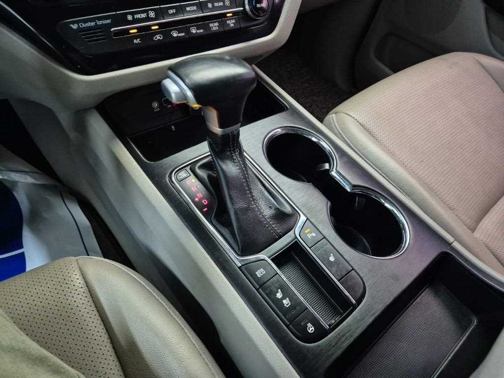 KIA Carnival - Vista 8