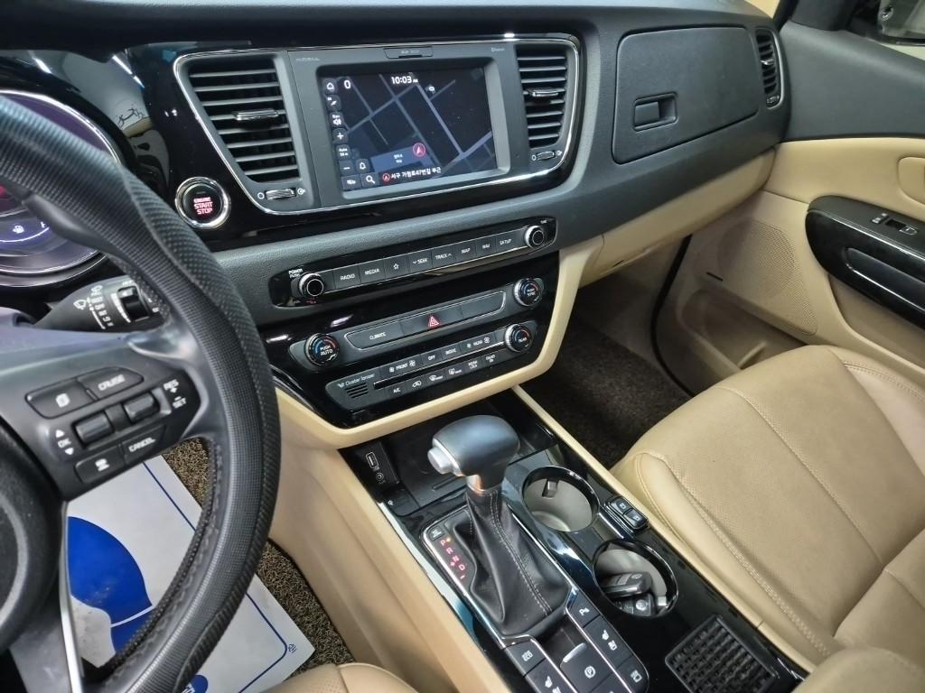 KIA Carnival - Vista 7