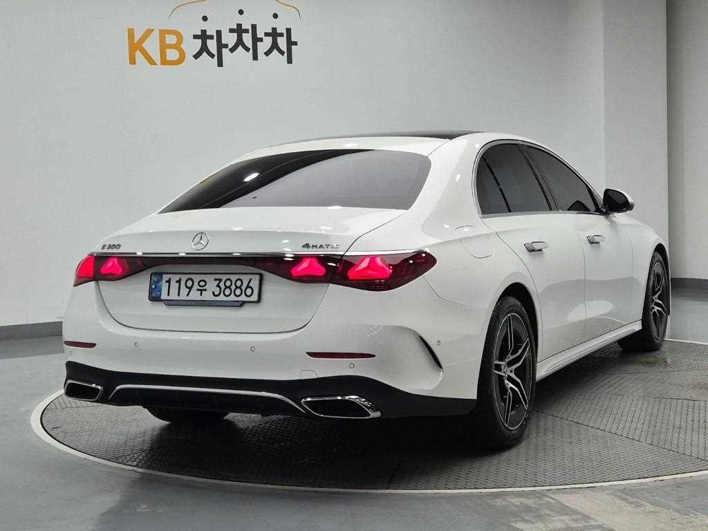 Mercedes Benz E class - Vista 3
