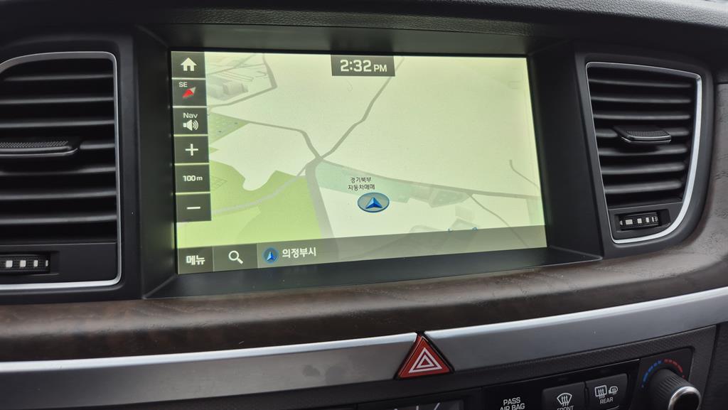 HYUNDAI Genesis - Vista 11