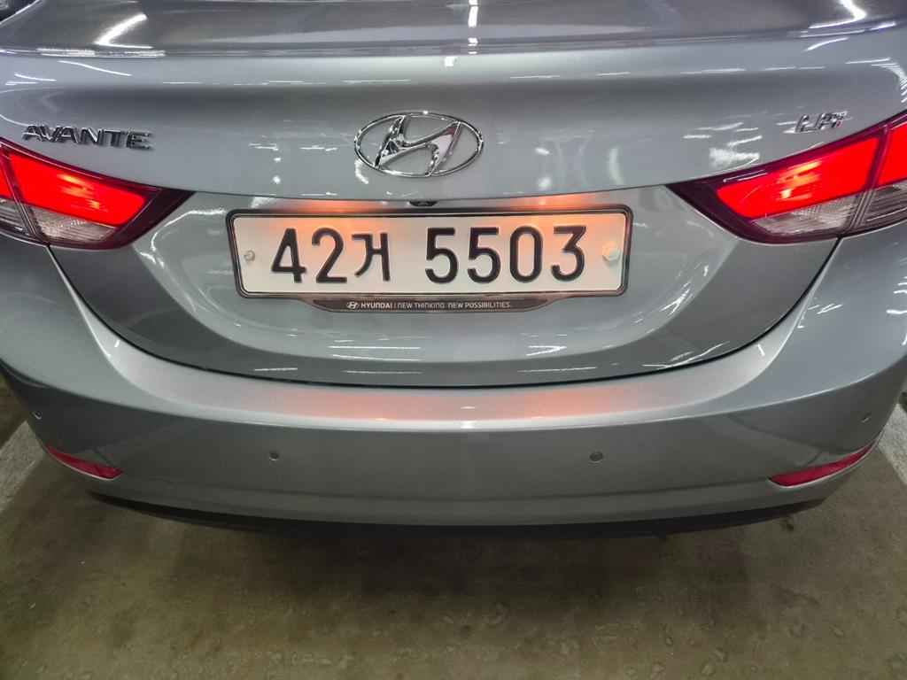 HYUNDAI Avante - Vista 5