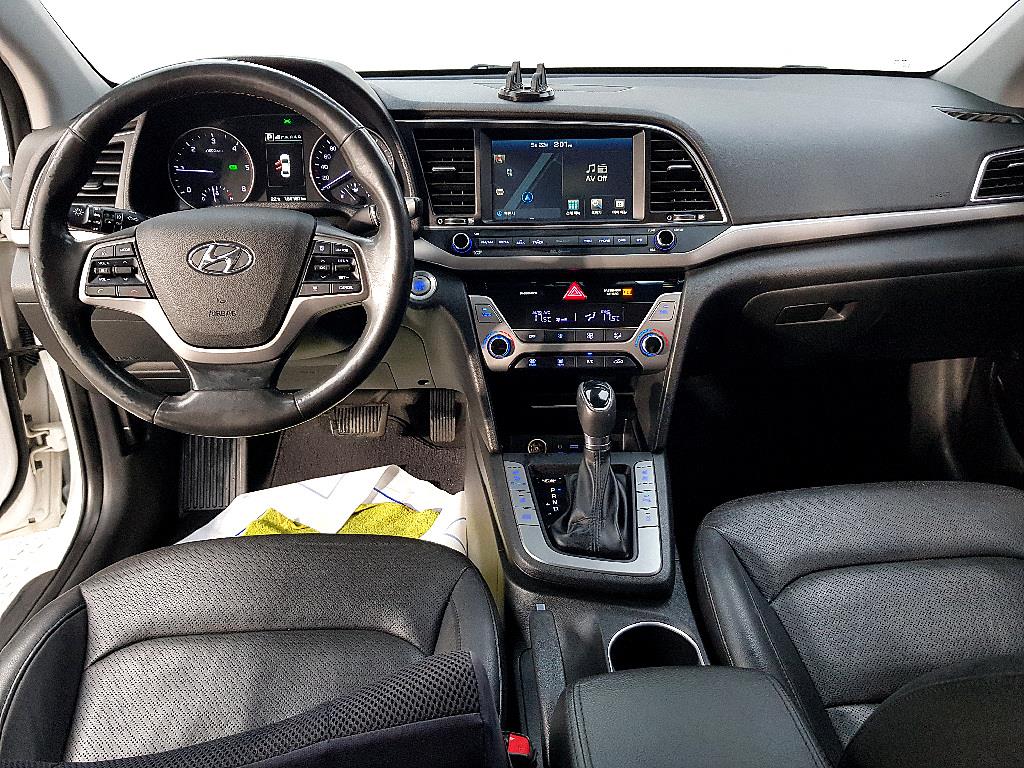 HYUNDAI Avante - Vista 5