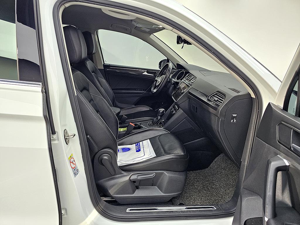 Volkswagen Tiguan - Vista 11