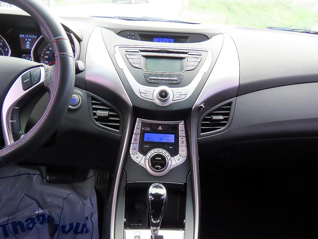 HYUNDAI Avante - Vista 10