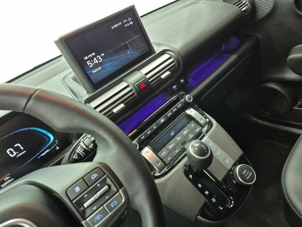HYUNDAI Casper - Vista 10