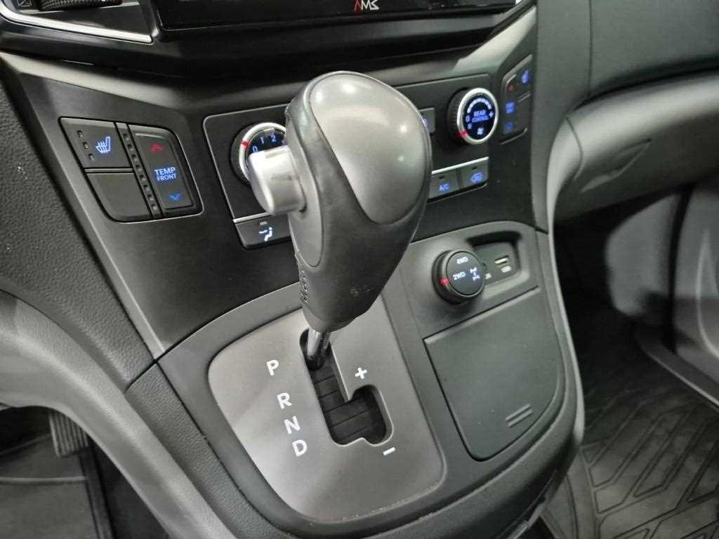 HYUNDAI Starex - Vista 8