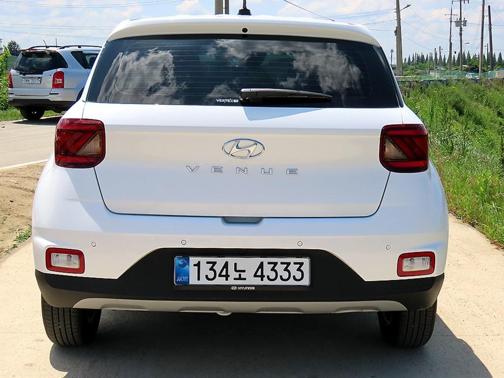 HYUNDAI Venue - Vista 4