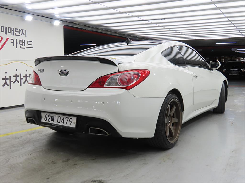 HYUNDAI Genesis - Vista 4