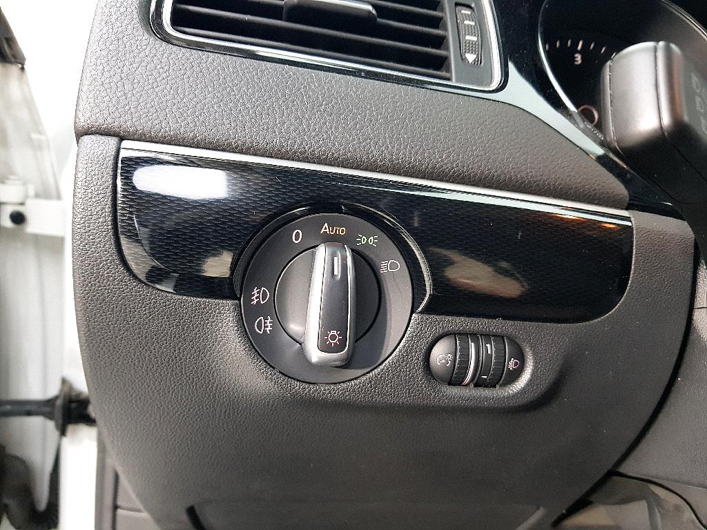 Volkswagen Jetta - Vista 12