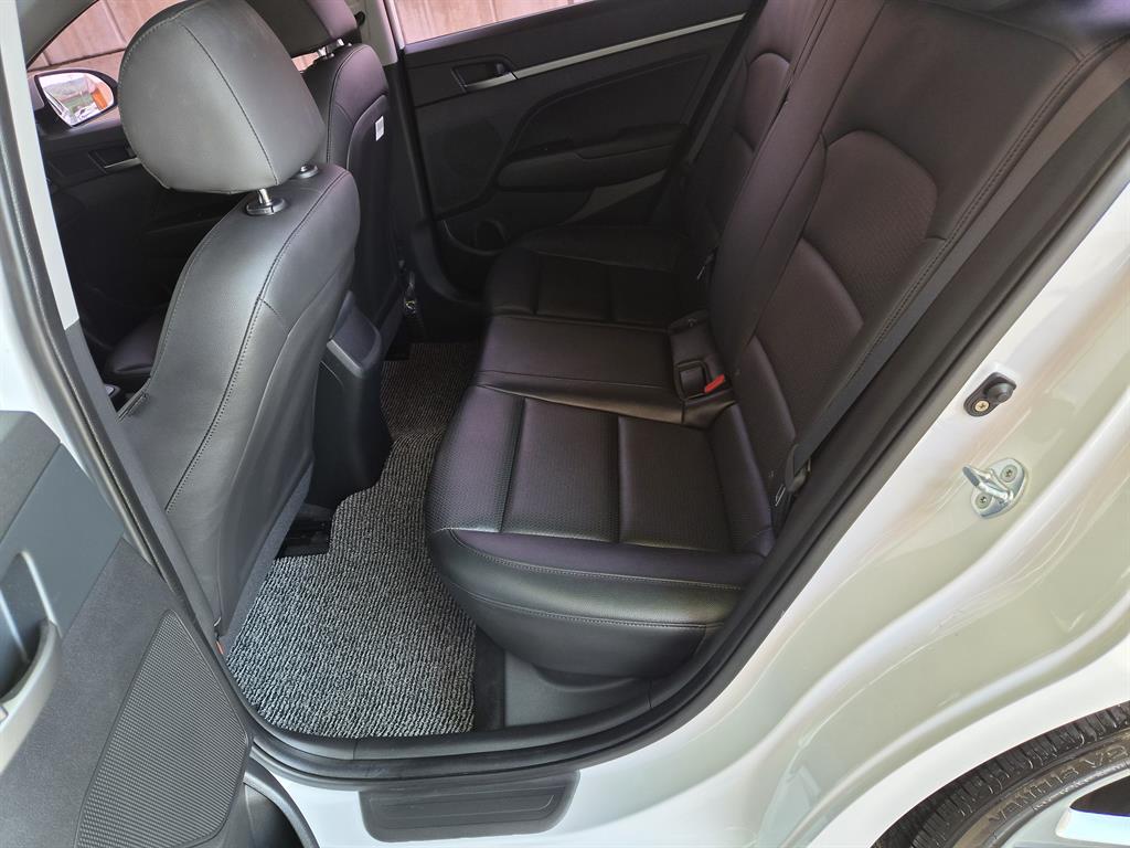 HYUNDAI Avante - Vista 7