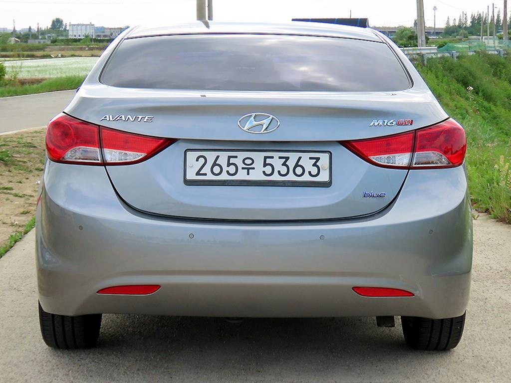HYUNDAI Avante - Vista 4