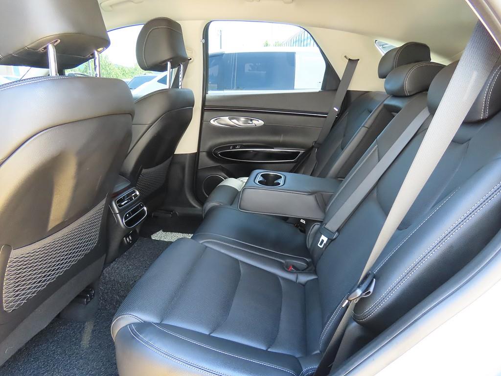 Genesis GV70 - Vista 6