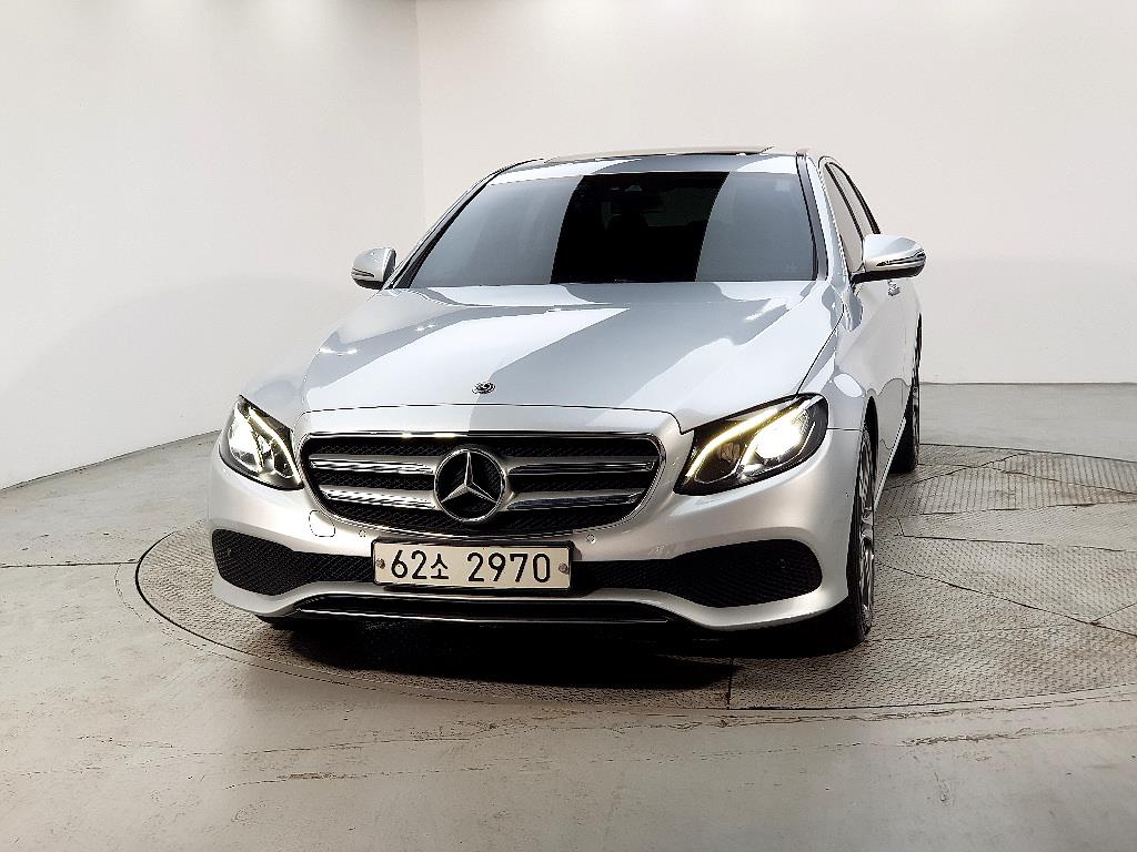 Mercedes Benz E class - Vista 2