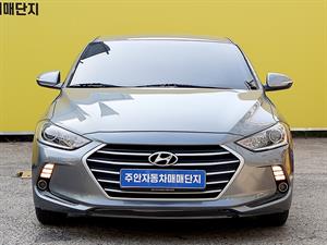 HYUNDAI Avante - Vista 2