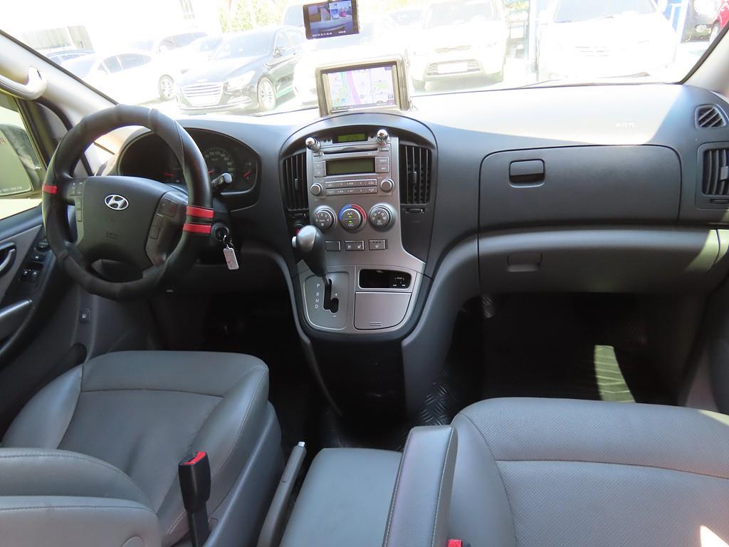HYUNDAI Starex - Vista 5