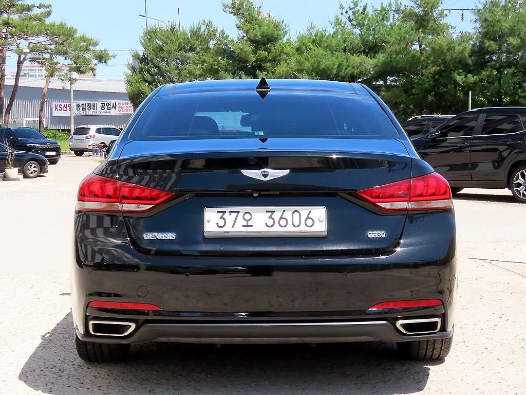 HYUNDAI Genesis - Vista 4