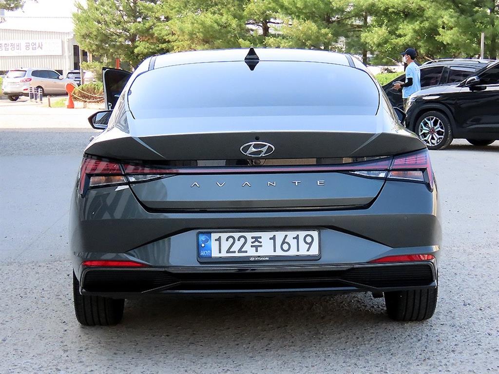 HYUNDAI Avante - Vista 4