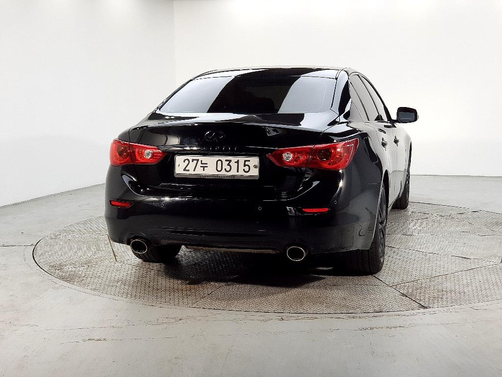 Infiniti Q - Vista 3