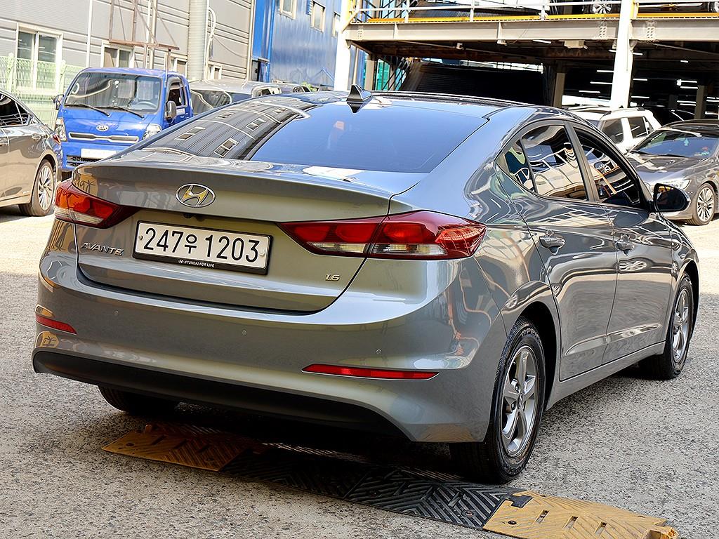 HYUNDAI Avante - Vista 7
