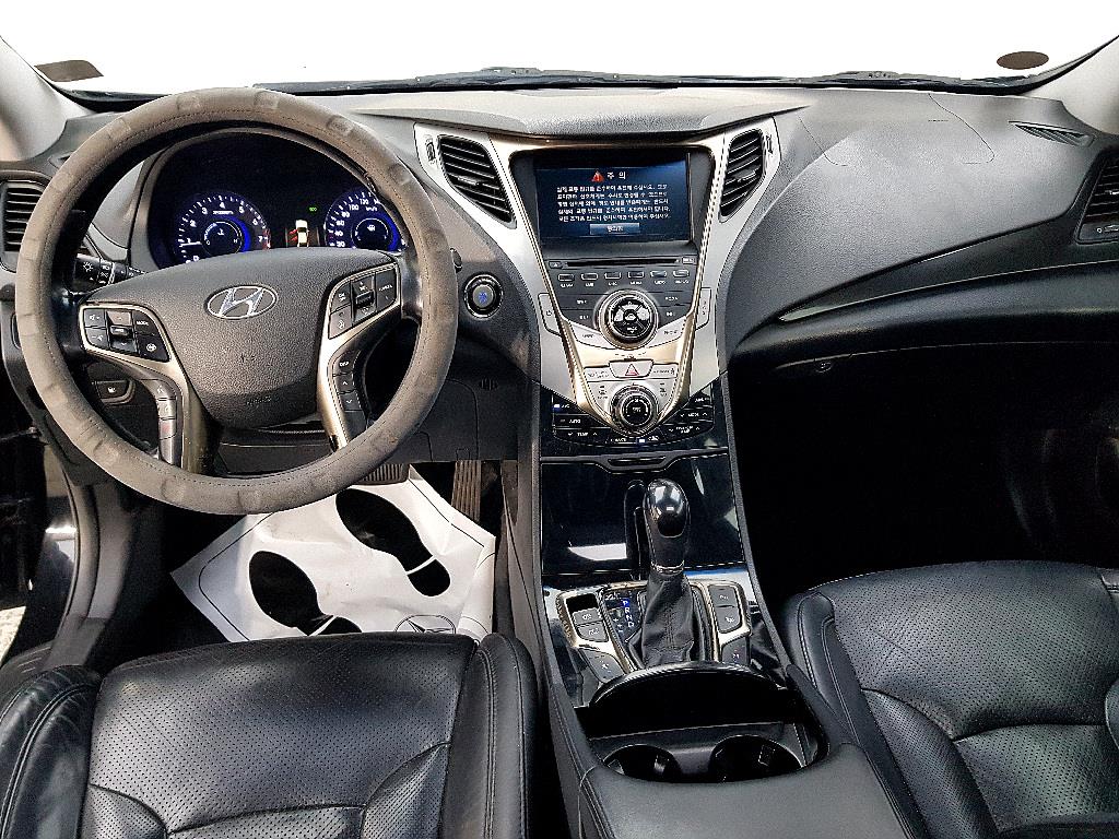 HYUNDAI Grandeur - Vista 5