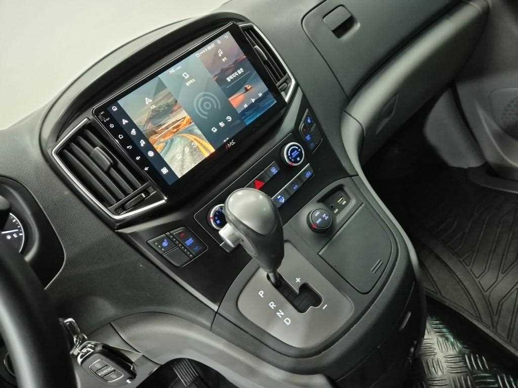 HYUNDAI Starex - Vista 10