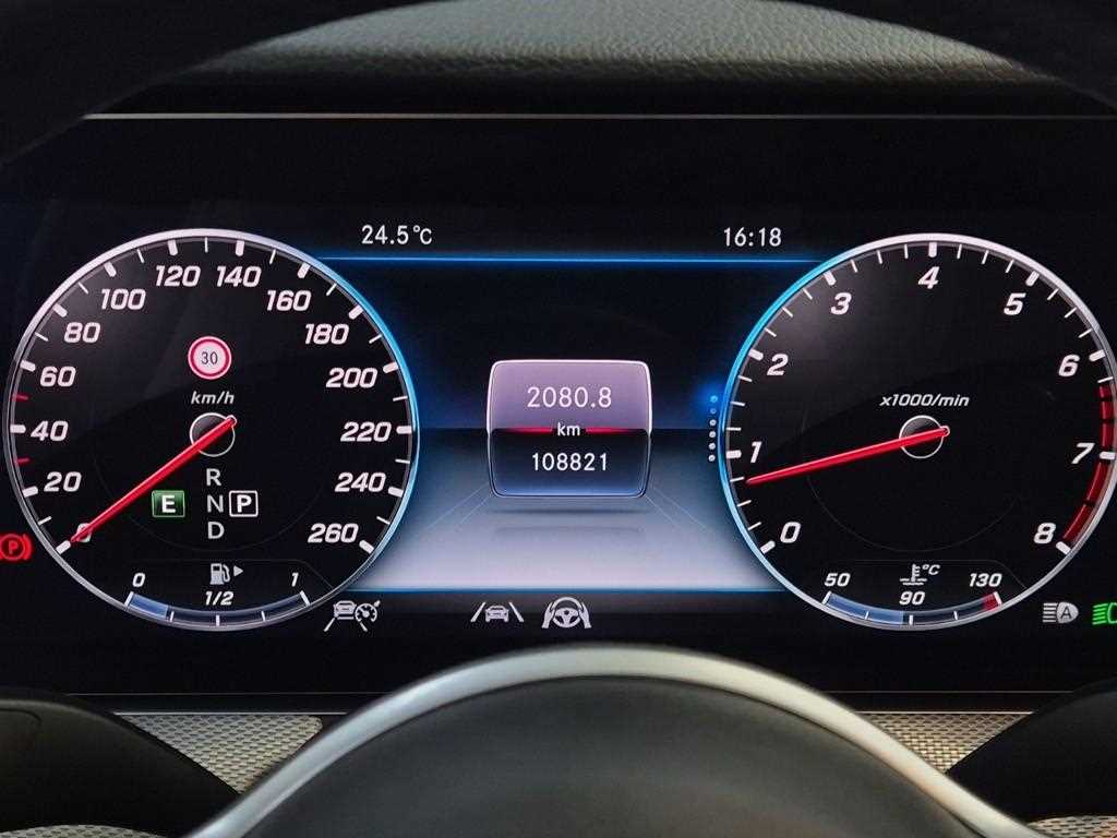 Mercedes Benz E class - Vista 6