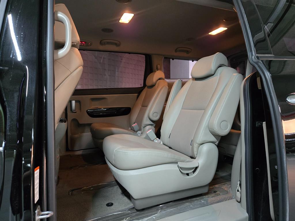 KIA Carnival - Vista 7