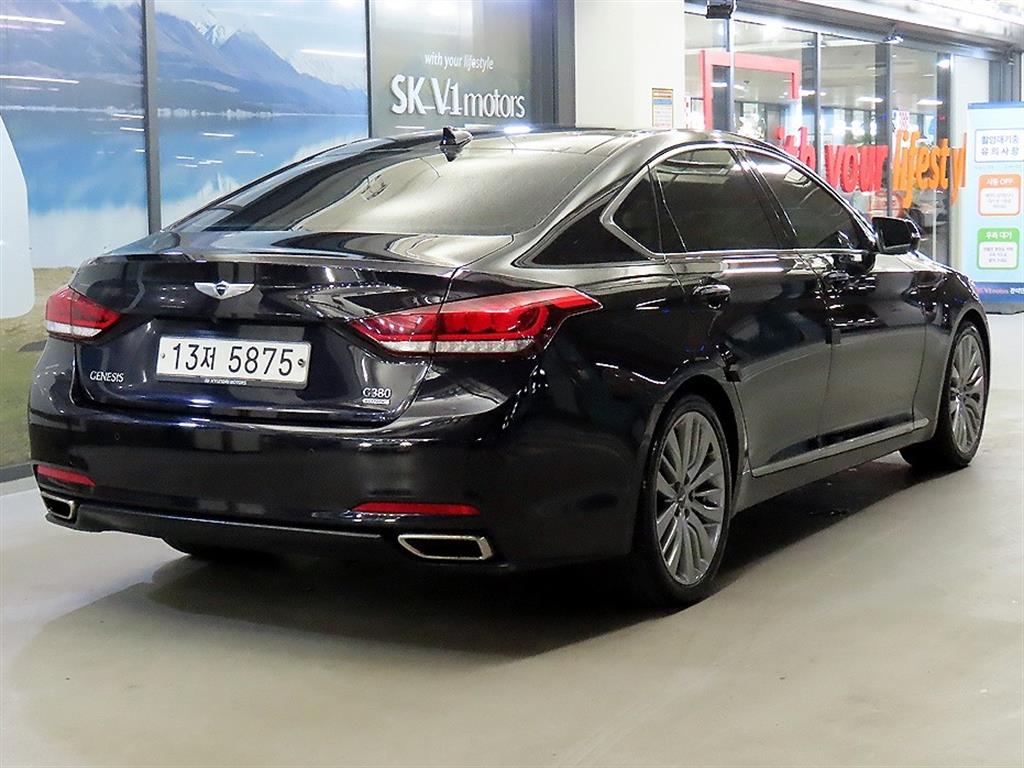 HYUNDAI Genesis - Vista 4