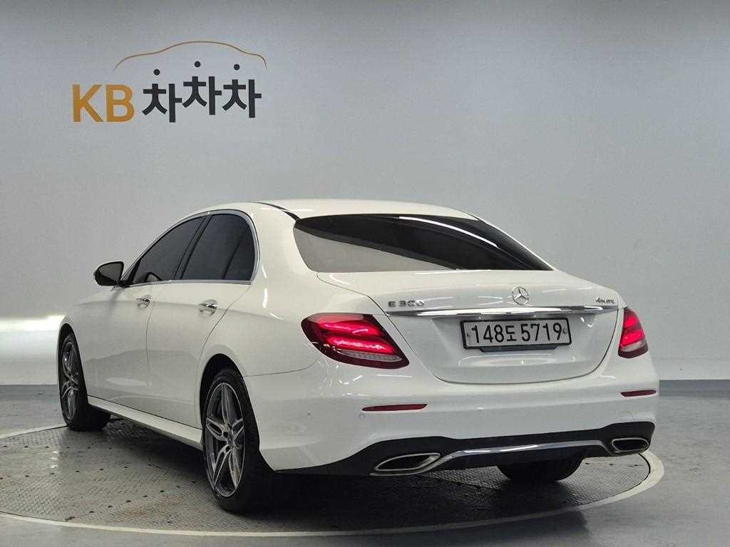 Mercedes Benz E class - Vista 2