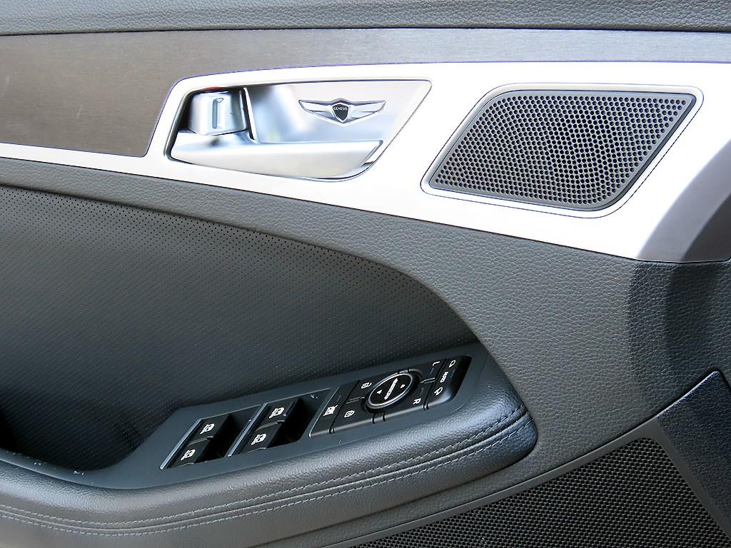 HYUNDAI Genesis - Vista 12
