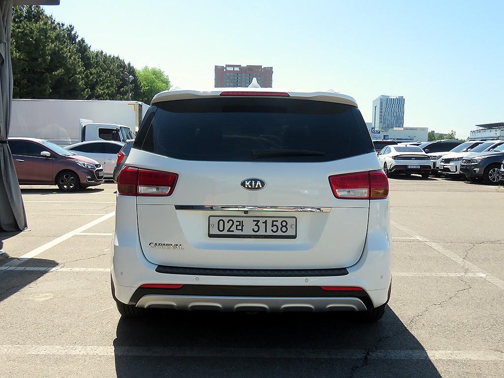 KIA Carnival - Vista 3