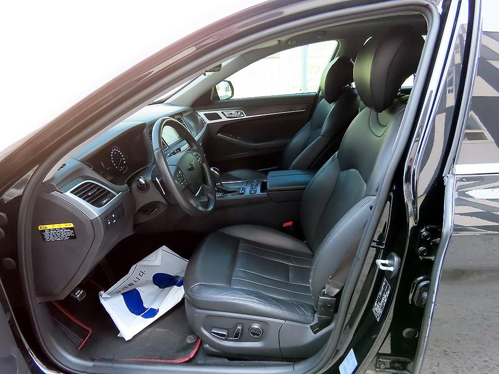 HYUNDAI Genesis - Vista 5