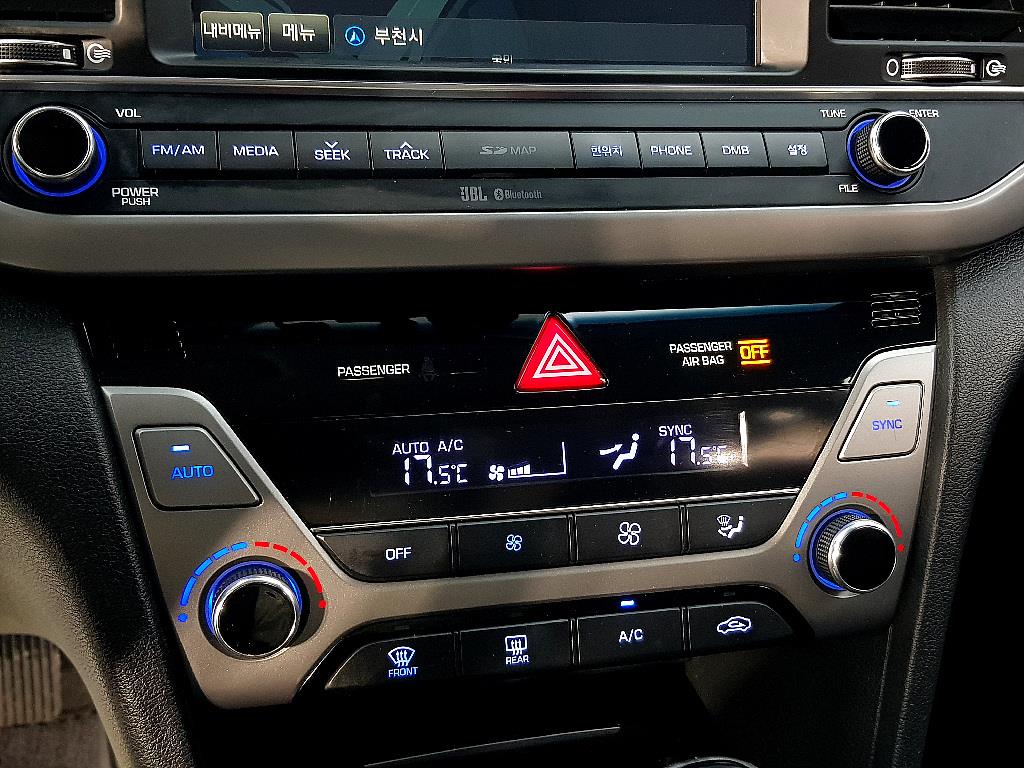 HYUNDAI Avante - Vista 12