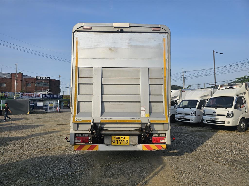 medium and large cargo truck - Vista 3