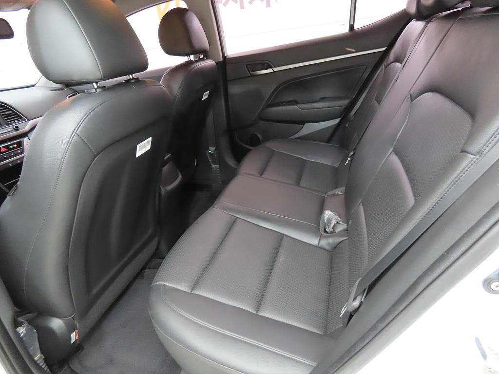 HYUNDAI Avante - Vista 7